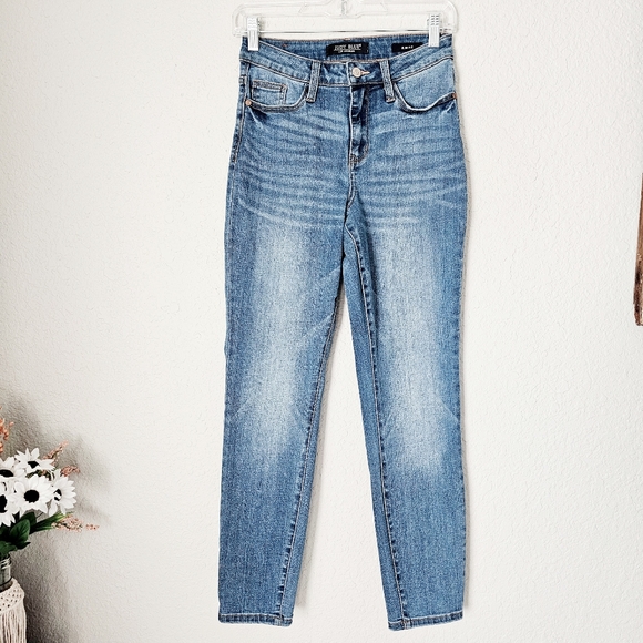 Judy Blue Slim Fit Jeans Size 1(25) No Distressing Straight Skinny Stretch Denim - Picture 6 of 16
